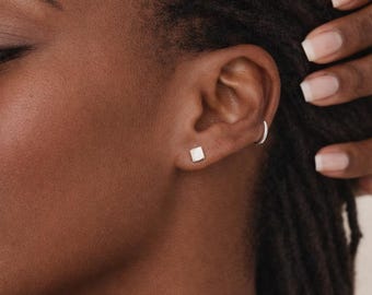 Sterling Silver Essential Hinged Huggie Hoop Earrings – 10mm