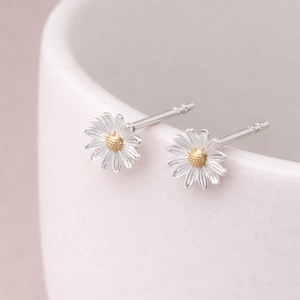 Örhängen i sterlingsilver och guld med prästkragar – 7 mm