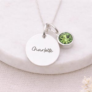 Collar personalizado con colgante de peridoto y piedra de nacimiento de agosto en plata de ley