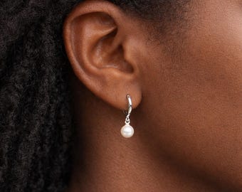 Sterling Silver Freshwater Pearl Huggie Hoop Earrings – 7mm Pearls