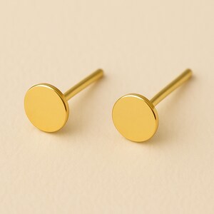 Mini brincos de disco banhados a ouro em prata esterlina