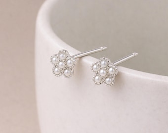 Vintage Style Sterling Silver Pearl Daisy Flower Stud Earrings – 7mm