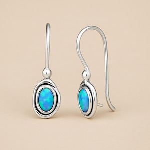 Boucles d'oreilles pendantes en argent sterling avec opale bleue en fusion