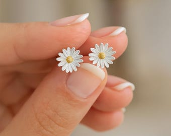 Sterling Silver April Birth Flower Daisy Stud Earrings