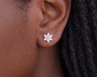 Sterling Silver And Gold Daffodil Stud Earrings – 6mm