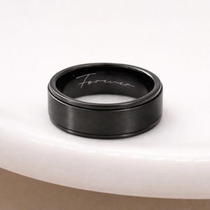 Gepersonaliseerde zwarte roestvrijstalen brede spinnerring voor heren – 8 mm