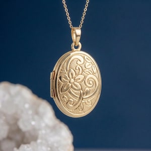 Personalisierte ovale Medaillon-Halskette mit geprägter Blume aus massivem 9-karätigem Gold