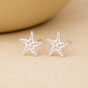 Brincos de estrela do mar em prata esterlina