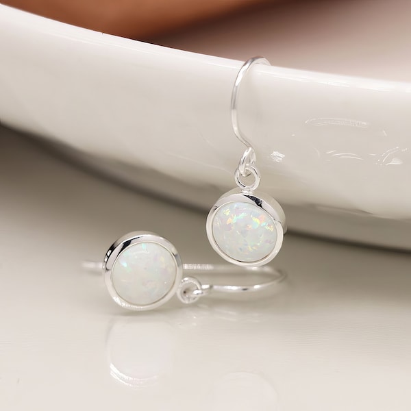 Boucles d'oreilles en argent sterling avec opale blanche