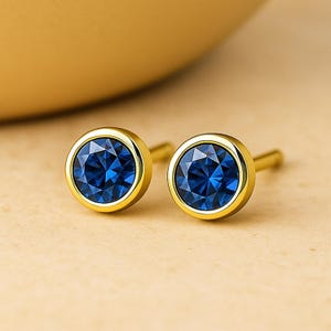 Vergoldete Sterlingsilber September Saphir Birthstone Ohrstecker