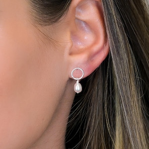 Pendientes de plata de ley con forma de cuerda de perlas blancas de agua dulce