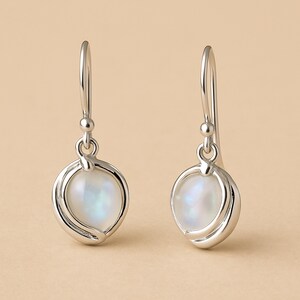 Boucles d'oreilles pendantes en argent sterling avec pierres de lune arc-en-ciel