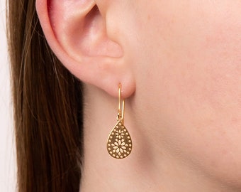 18ct Gold Plated Daisy Teardrop Earrings