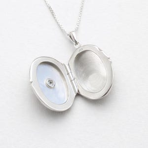 Collar con medallón de estrella ovalado grande personalizado en plata de ley con fotos imagen 5