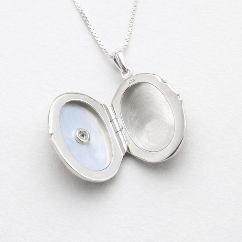 Collar con medallón de estrella ovalado grande personalizado en plata de ley con fotos imagen 5