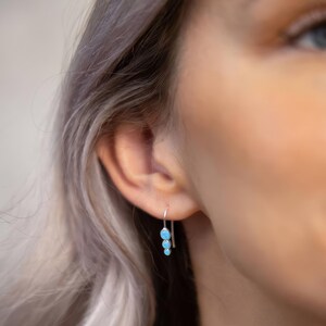 Pendientes colgantes de trío de ópalo azul en plata de ley