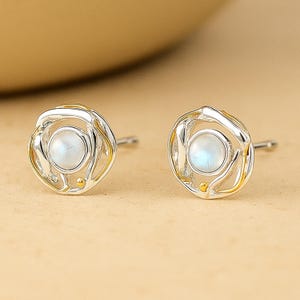 Geschmolzene Sterling Silber Mondstein Ohrstecker