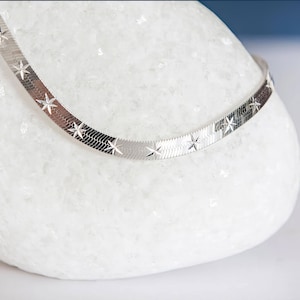Star Herringbone Bracelet • Sterling Silver Flat Chain • Engraved 4mm Herringbone • Celestial Minimalist Bracelet • Gift for Her •