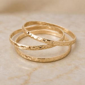 Vergulde gehamerde drievoudige armbandset