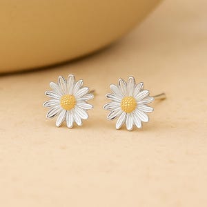 Sterling Silver April Birth Flower Daisy Stud Earrings