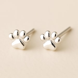 Pendientes de plata de ley con forma de pata de gato
