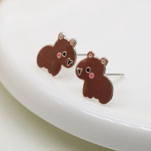 Brincos de pino de capivara em prata esterlina para meninas
