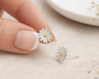 Sterling Silver Daisy Stud Earrings: April Birth Flower Gift – 7mm