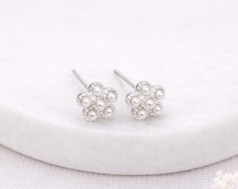 Vintage Style Sterling Silver Pearl Daisy Flower Stud Earrings – 7mm