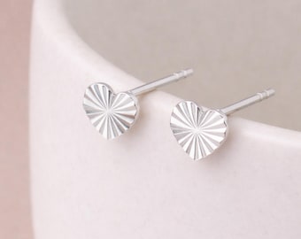 Sterling Silver Sunburst Heart Stud Earrings – 7mm