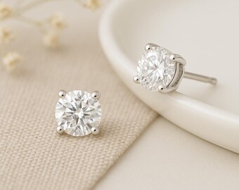 Moissanite Stud Earrings • Sterling Silver 0.25ct Diamond Equivalent • Sparkling Everyday Studs • Gift for Her • Minimalist Jewellery •