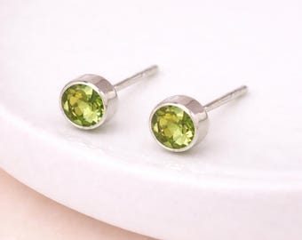 Sterling Silver August Peridot Birthstone Stud Earrings – 7mm