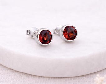 Sterling Silver January Garnet Birthstone Stud Earrings – 7mm