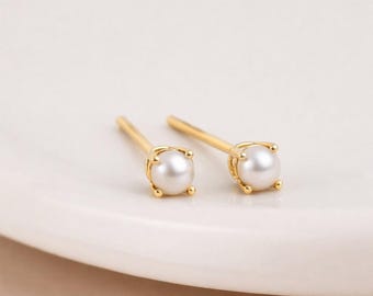 Solid 9ct Gold June Pearl Birthstone Stud Earrings – 4mm