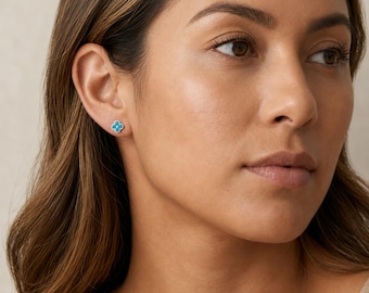 Boucles d'oreilles puces en argent sterling représentant une fleur à quatre feuilles turquoise