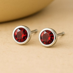 Sterling Silber Juli Rubin Birthstone Ohrstecker