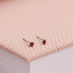 3 mm Sterling Silber Rubin Rot Kristall Ohrstecker