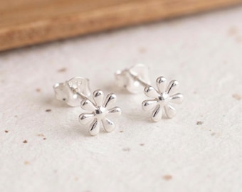 Personalised Daisy Flower Stud Earrings In Sterling Silver