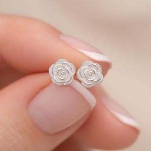 Pendientes de plata de ley con forma de rosa