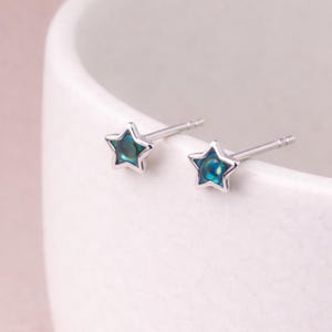 スターリングシルバー パウアシェル マイクロスター スタッドピアス – 4 mm