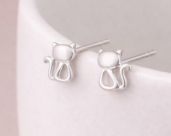 Sterling Silver Sitting Cat Stud Earrings – 8mm