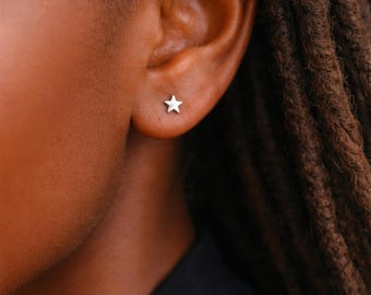 Sterling Silver Micro Star Stud Earrings – 4mm