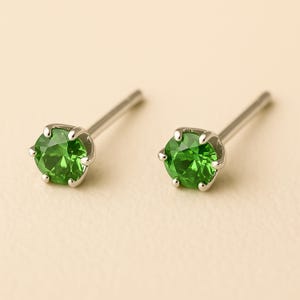 Micro Sterling Silber Peridot Ohrstecker