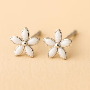 Pendientes de plata de ley con margaritas blancas para niñas