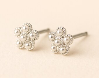 Sterling Silver Pearl Daisy Flower Stud Earrings