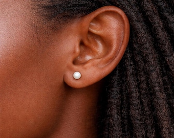 Sterling Silver White Freshwater Pearl Stud Earrings – 5mm