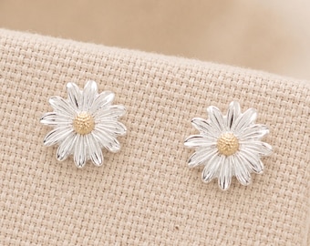 7mm Sterling Silver Daisy Stud Earrings