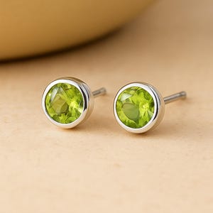 Pendientes de peridoto en plata de ley