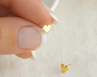 9ct Gold Heart Micro Stud Earrings – 4mm