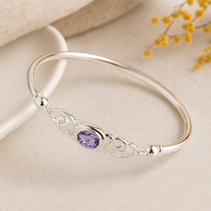 Keltischer Amethyst-Armreif aus Sterlingsilber: Scharnierdesign