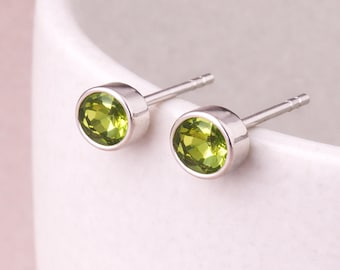 Sterling Silver August Peridot Birthstone Stud Earrings – 7mm